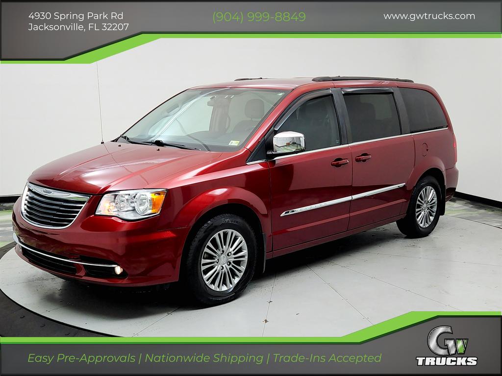 2013 Chrysler Town & Country Touring-L's photo