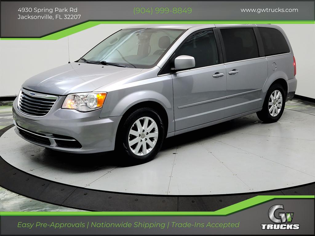 2015 Chrysler Town & Country LX's photo