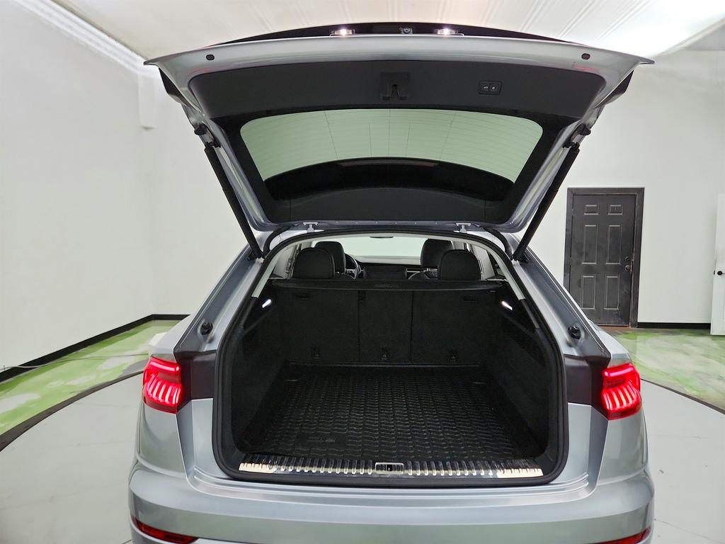 2019 Audi Q8 Premium Plus - Photo 31