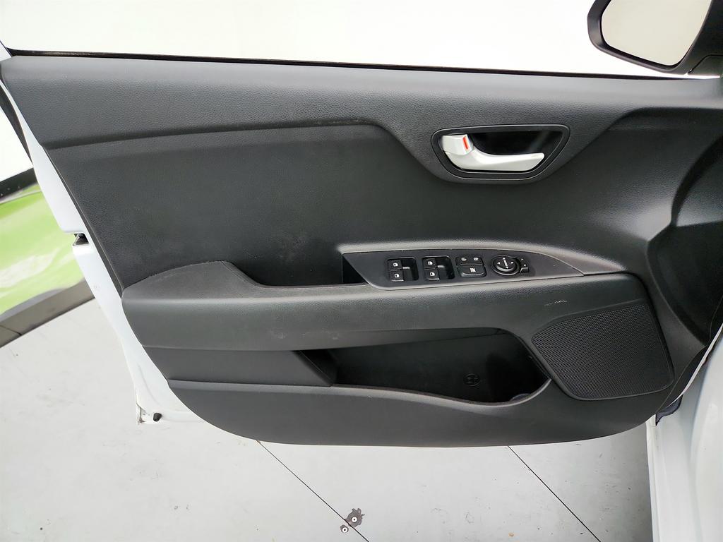 2023 Kia Rio S - Photo 20