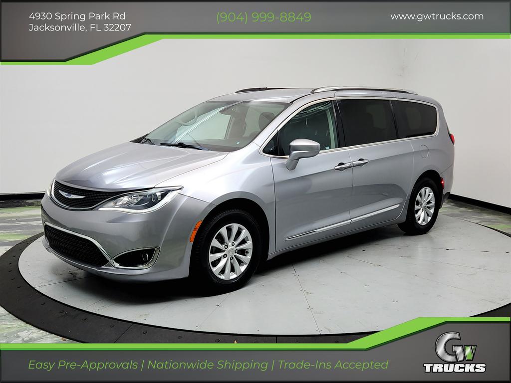 2019 Chrysler Pacifica Touring L's photo