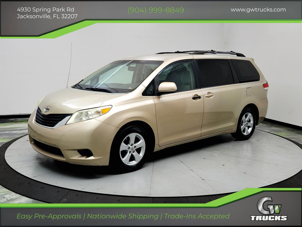 2013 Toyota Sienna LE V6 8-Passenger's photo