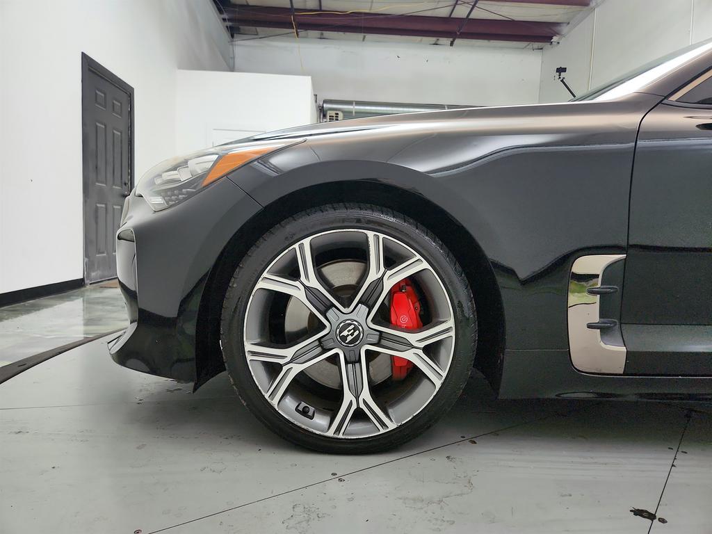 2020 Kia Stinger 32