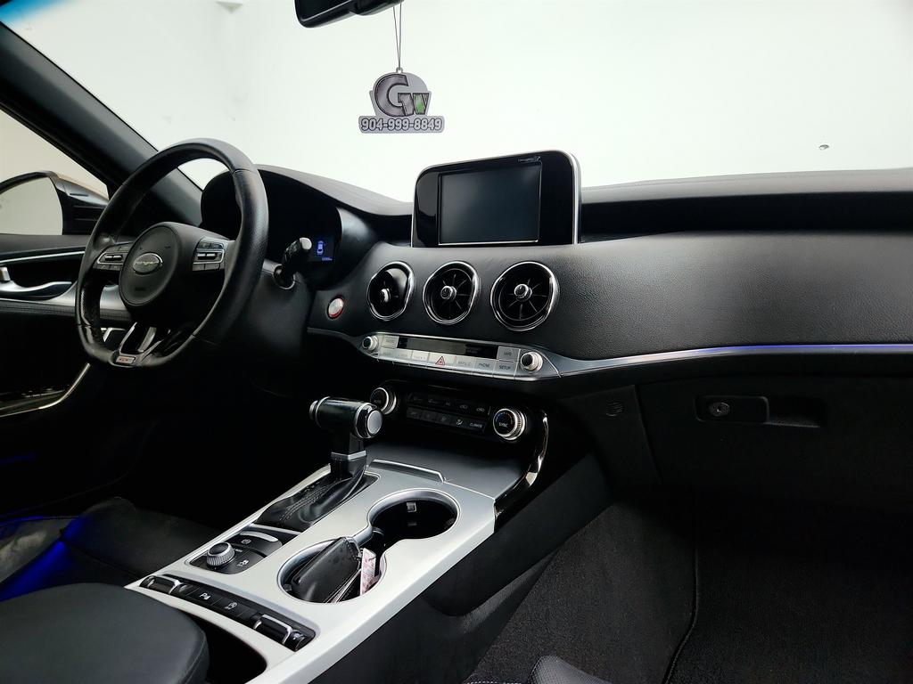 2020 Kia Stinger 26