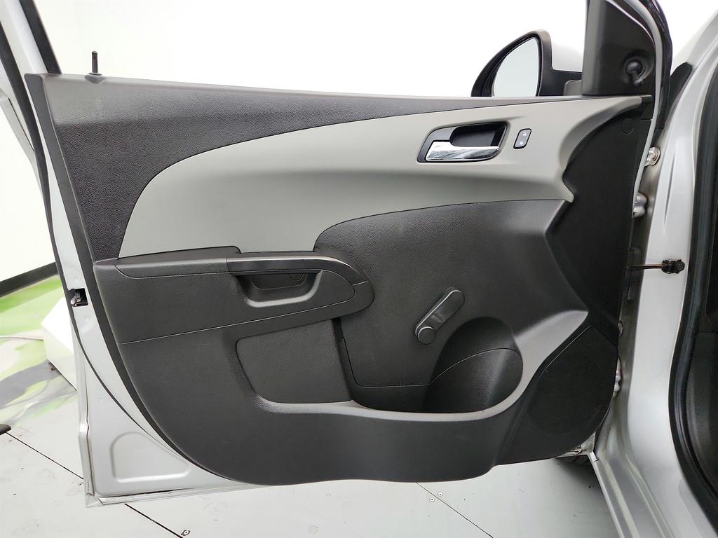 2014 Chevrolet Sonic 21