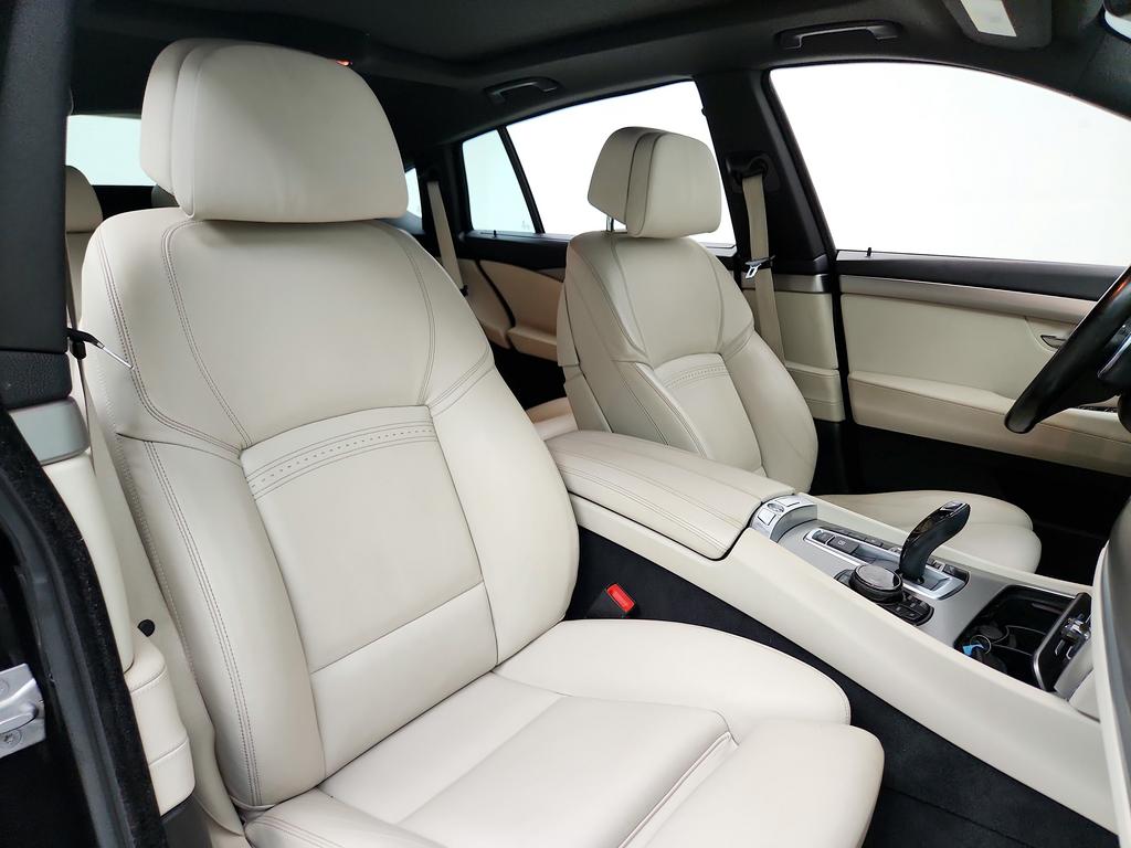 2017 BMW 5 Series 535i - Photo 28